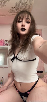 prettyhostage leak - for my face and/or underboob enjoyers :3