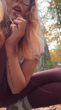 SavvySuxx leak - peeling out of my yoga pants in the middle of the