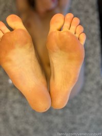 venessasbutt leak - Set of nudes and feet pic on my island table