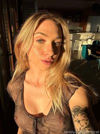 itsmecat leak - Golden hour looks great with my blue eyes, don't y