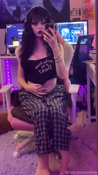 janeivy leak - (post contains goth girl with long curly black hai