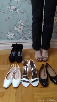 Toria_l leak - A difficult choose #feet #foot #barefoot #shoes