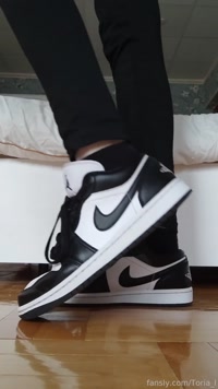 Toria_l leak - What is the best way? #asmr #feet #foot #socks #