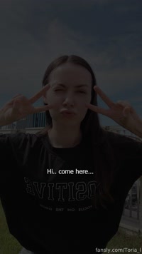 Toria_l leak - The sun is so strong right now, let me help you pu