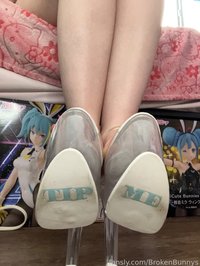BrokenBunnys leak - Are my shoes telling you to do something? Either w