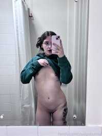 sludgebunny leak - Do I look cute in this hoodie?