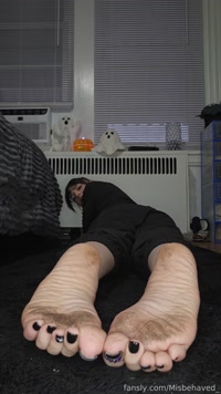 Misbehaved_ leak - While laying on the floor watching TV I turn aroun