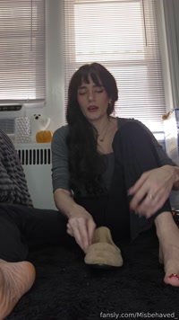 Misbehaved_ leak - Mommy is running late for a meeting, puts her flat