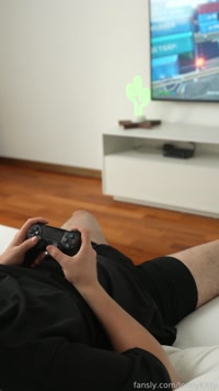 JennyKitty leak - You’re playing PS4. I come over, turned on, pull d