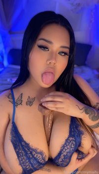 knifesucker leak - put that throbbing cock between?‍