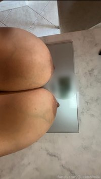 Queenofmilk leak - Take a wild guess… How much do you think they weig