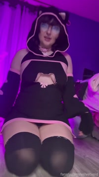 velvetvoid leak - Kitty shows off the new outfit !!!! (& bounces on