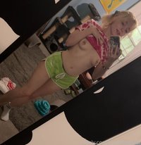 brainlssbarbi leak - Ohhh I actually managed to do my hair today yay ya