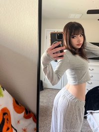 prettytragic leak - i’d love for someone to kiss my lips, whichever on