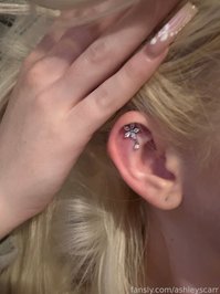 9bitez leak - i got a new ear piercing today :3