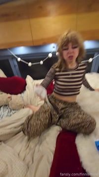 finnismine leak - @SteezyT gave me a footjob and I came all over her