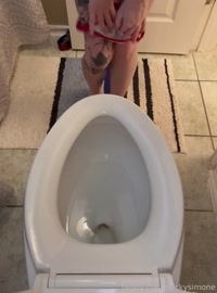 stickysimone leak - letting go of my bladder while touching myself jus