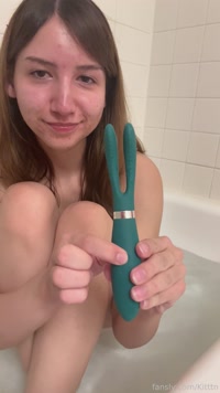 Kitttn leak - 3 and a half minutes of bath tub play #young #20 #