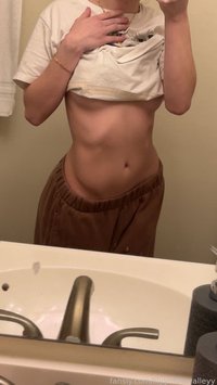 lilyyofthevalleyy leak - Do you guys like my tummy?