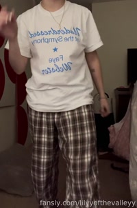 lilyyofthevalleyy leak - Do you like watching me undress for you?