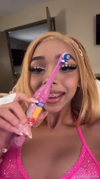 zoweybunni leak - I more personal silly video I was staying at a ho