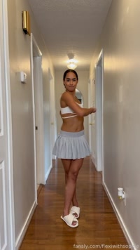 flexiwithsophie leak - Which do you vote: wall shoulder stretch, or backb