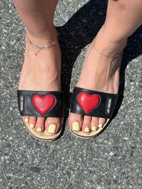Kalalehlani leak - Prettiest yellow toes
