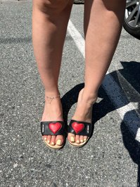 Kalalehlani leak - Prettiest yellow toes