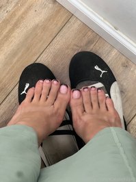 Kalalehlani leak - New Mani Pedi first time doing brown French.