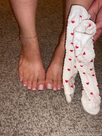 Kalalehlani leak - Such pretty feet that love all the attention ;)