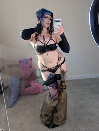 aestravip leak - these legwarmers have an unbelievable grip on all my outfits..