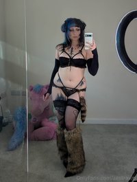 aestravip leak - these legwarmers have an unbelievable grip on all my outfits..
