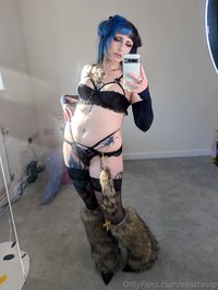 aestravip leak - these legwarmers have an unbelievable grip on all my outfits..