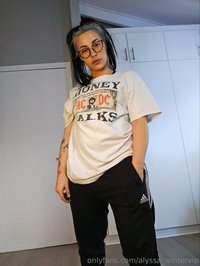 alyssa_wintervip leak - At home vs online