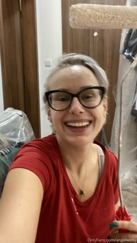 angelwicky leak - Hall painted ? last one, bedroom. How is your fist day of t..