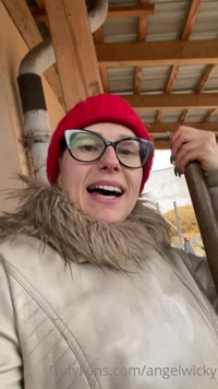 angelwicky leak - CZ: prosím zůstaňte v bezpečí a nezblázněte se v téhle shit ..