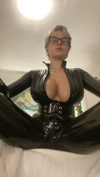 angelwicky leak - Need my latex and shoes polished ? potřebuji naleštit latex ..