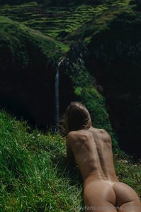 anna.ralphs leak - Part 4 Wind. Skin. Edge of the cliff. I was naked and high ..