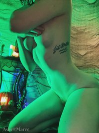 ashemaree leak - took a break gettin’ my room ready for spooky sets to shower..