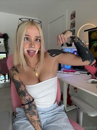 babyfooji leak - clearly I'm at my desk *working*