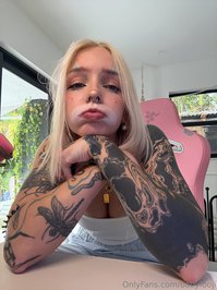 babyfooji leak - clearly I'm at my desk *working*