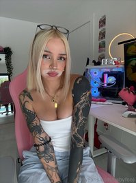 babyfooji leak - clearly I'm at my desk *working*