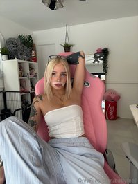 babyfooji leak - clearly I'm at my desk *working*