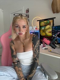 babyfooji leak - clearly I'm at my desk *working*