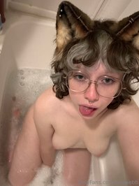 bugwebb leak - it’s puppy’s bathtime!!! :3