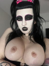 cannibalsuccubus leak - I was taking some time to myself while on live stream to tak..