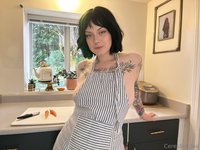 ceressinclair leak - it’s too hot to cook with clothes on but sizzling hot food a..