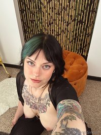 ceressinclair leak - pick one word to describe these photos, what is it?