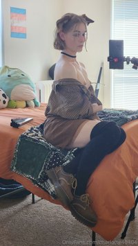 charlotte40404 leak - anyone ask for some backlit pierced titties?