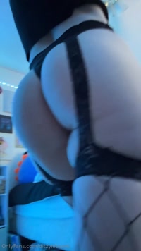 ditzylilbunni leak - POV: you’re crawling on your knees following me around •⩊•